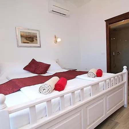 Holiday home Bellavista Mit Beheiztem Pool Und Garten Makarska