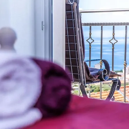Bellavista Mit Beheiztem Pool Und Garten Makarska