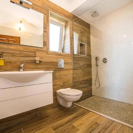 Bellavista Mit Beheiztem Pool Und Garten * Makarska