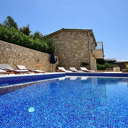 Bellavista Mit Beheiztem Pool Und Garten Makarska